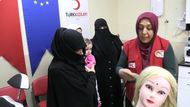 Savaş mağdurlarının yaralarını sarıyorlar - HATAY