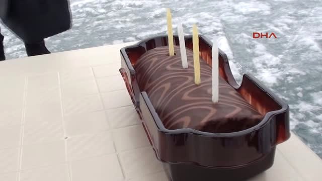 Ardahan Çıldır Gölü'nün Buzlu Yüzeyinde Doğum Günü Kutlaması