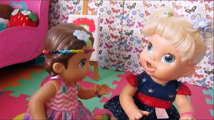 Bolsinha SURPRESA DA HELLO KITTY, Baby Alive Amandinha come o chocolate todo.