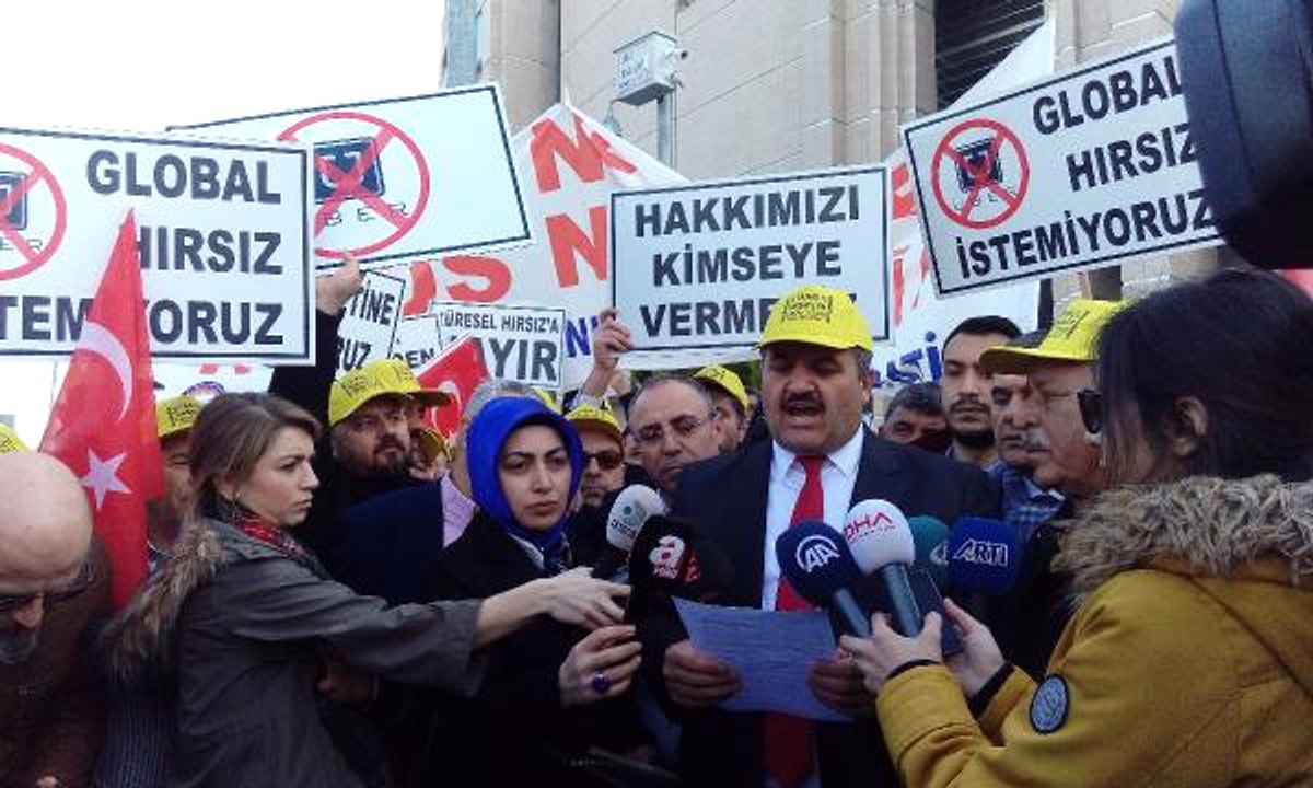 Taksicilerden UBER Tehdidi: Sağı Solu Yakıp Yıkmak İstemiyoruz
