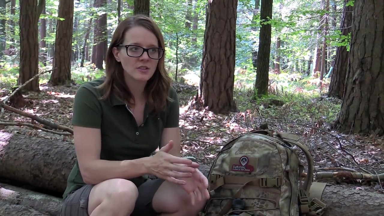 TACTICAL BUG OUT BAG - Suburban Areas (feat. SURVIVAL LILLY)