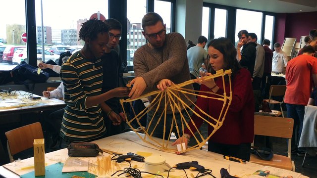 Concours de ponts en spaghettis à la HELHa