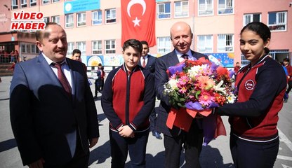 (12 Mart 2018) BAŞKAN ÇOLAKBAYRAKDAR, “OKULLARDA ÖRNEK PROJELERİ HAYATA GEÇİRİYORUZ”