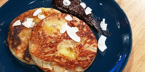 Pancakes à la banane et sauce chocolat