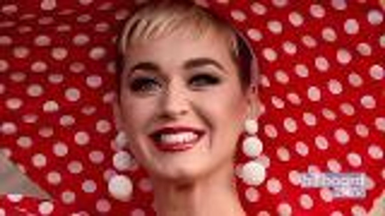 'American Idol' Returns, Katy Perry Kisses Contestant | Billboard News