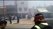 Fuerte incendio quema varios automóviles en un estacionamiento de Ecatepec