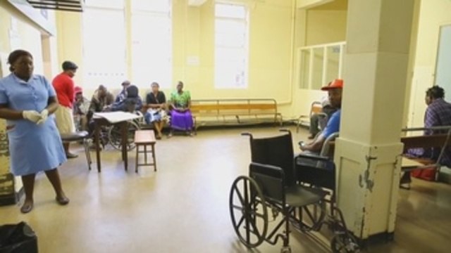 Doctores de Zimbabue mantienen huelga para pedir mejores condiciones laborales