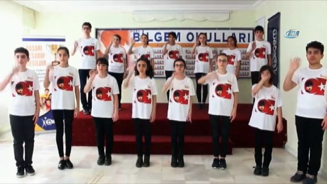 Öğrenciler İstiklal Marşı'nı işaret dili ile okudu