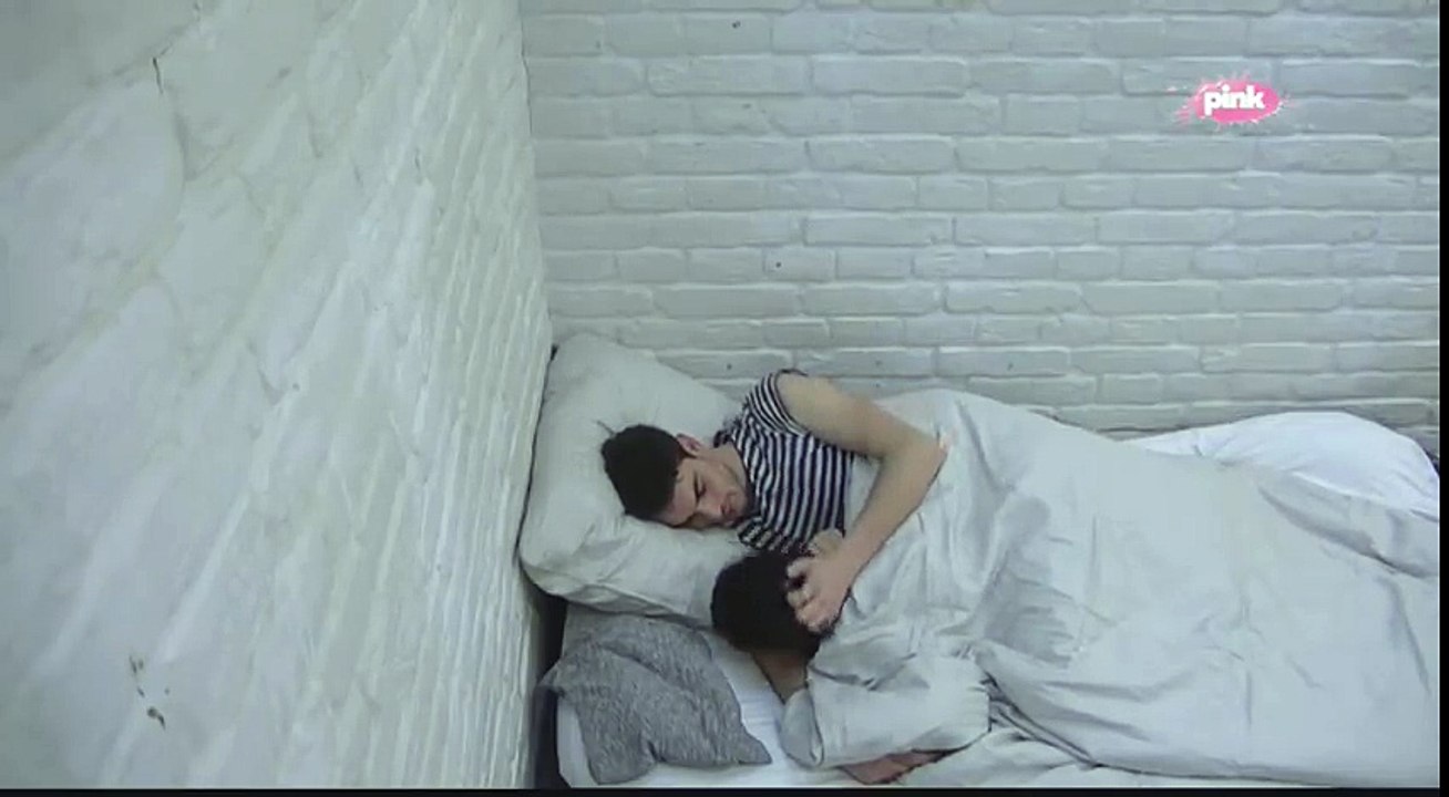 Zadruga - Mina i Toma zagrljeni u krevetu - 11.03.2018.