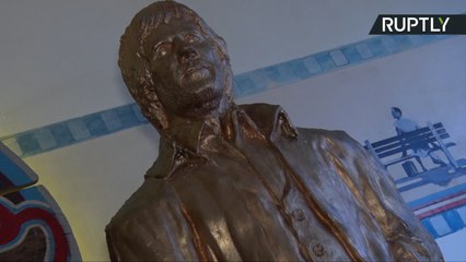 Una estatua de Chuck Norris protege este bar croata