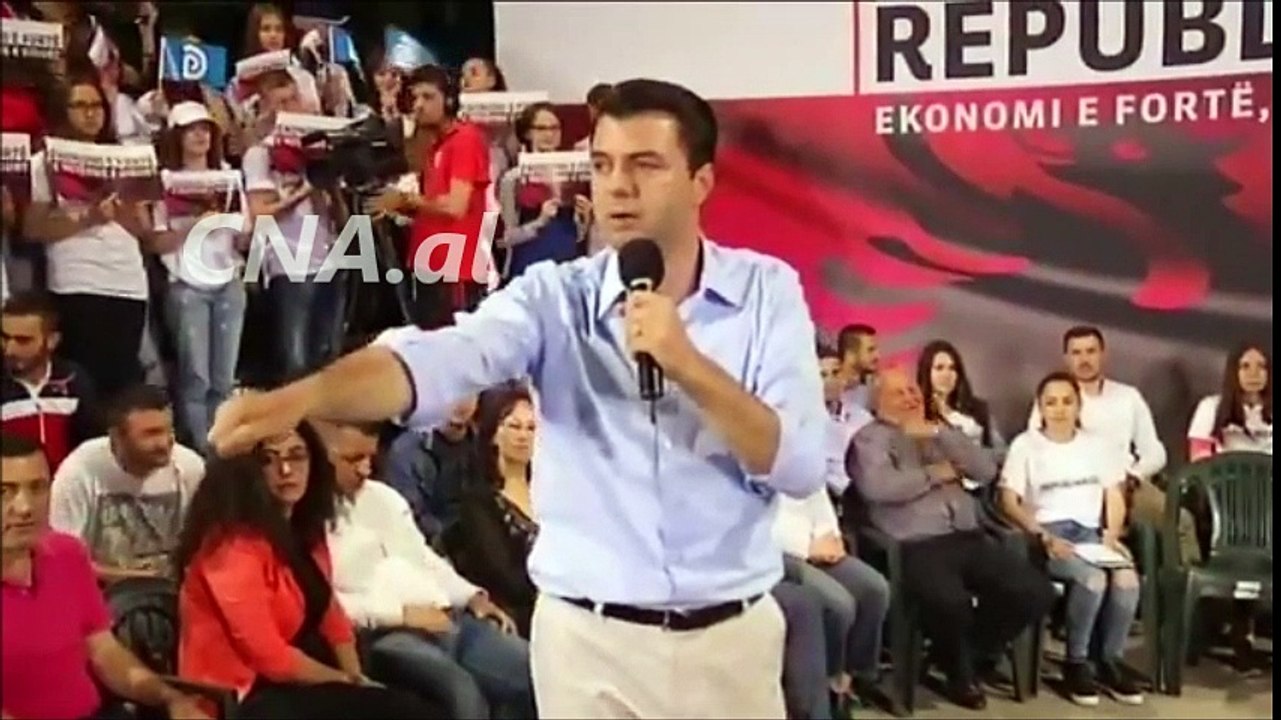 Lulzim-Basha-Qytetarët-kanë-në-dorë-deputetin