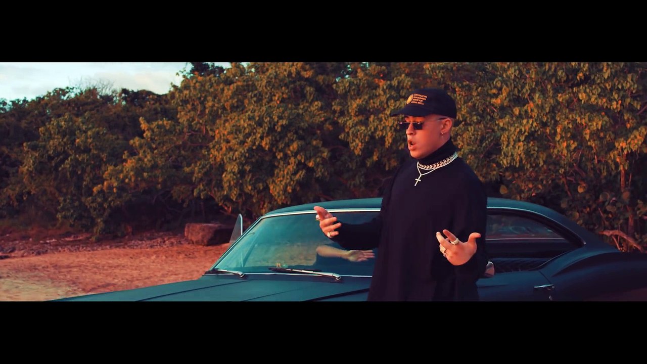 Bad Bunny - Amorfoda ¦ Video Oficial