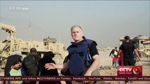 Soldiers battle militants & evacuate residents at same time in Mosul