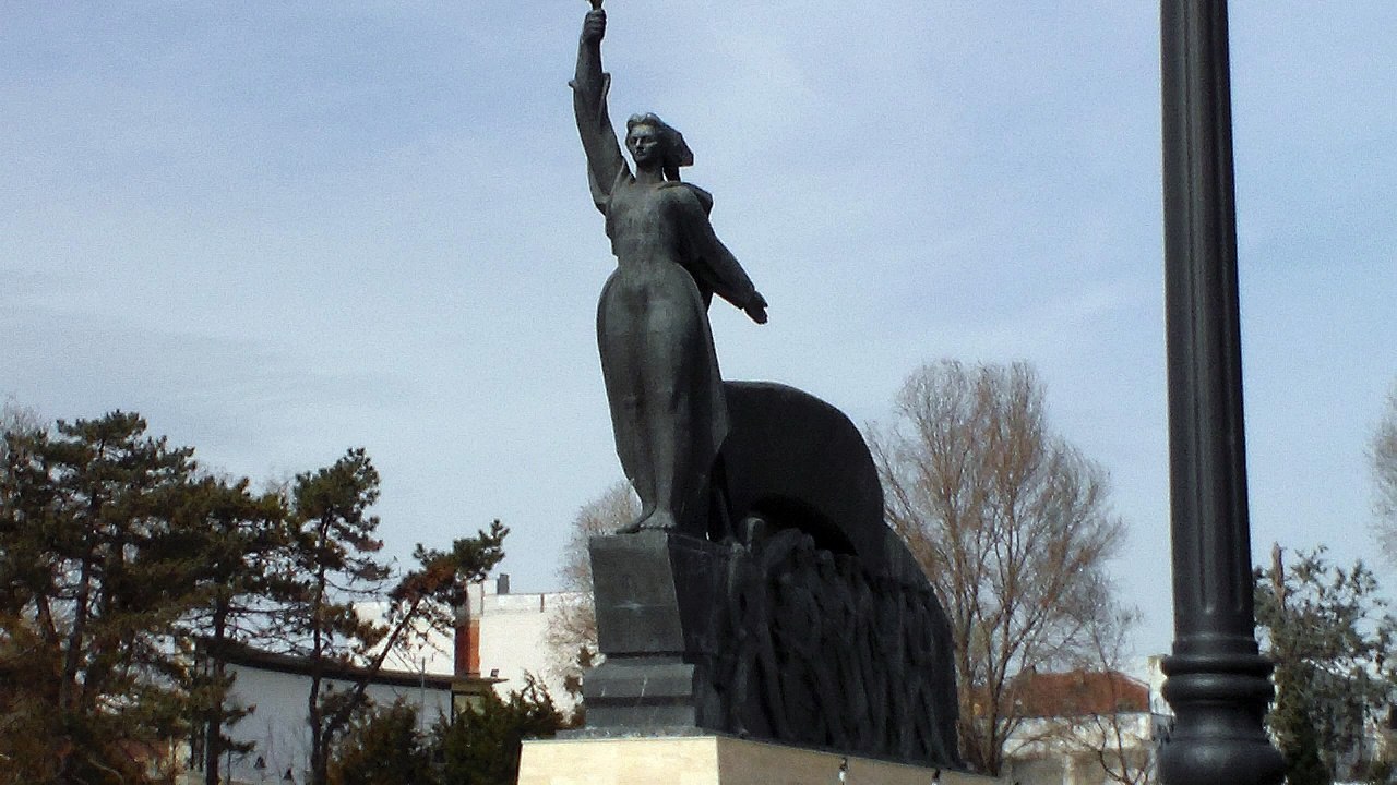 Independence statue