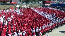 1380 çocuk işaret diliyle İstiklal Marşı’nı okuyarak rekor kırdı