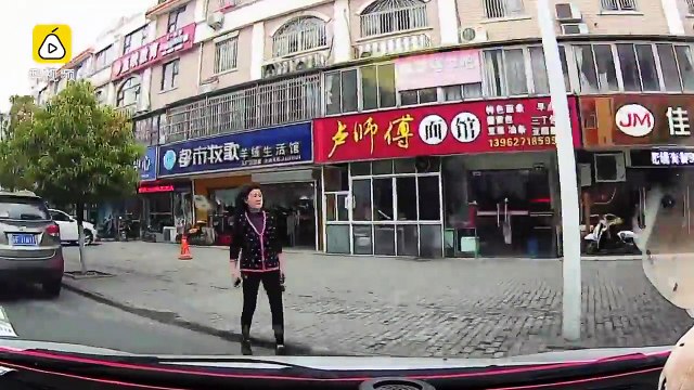 Automobilistes vs Chauffard en triporteur