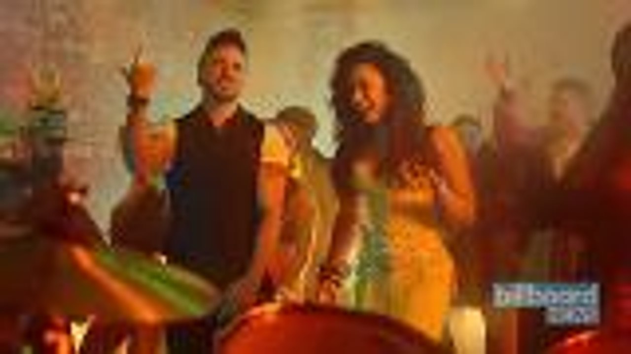 Luis Fonsi & Demi Lovato's 'Echame La Culpa' Music Video Reaches One Billion Views on YouTube | Billboard News