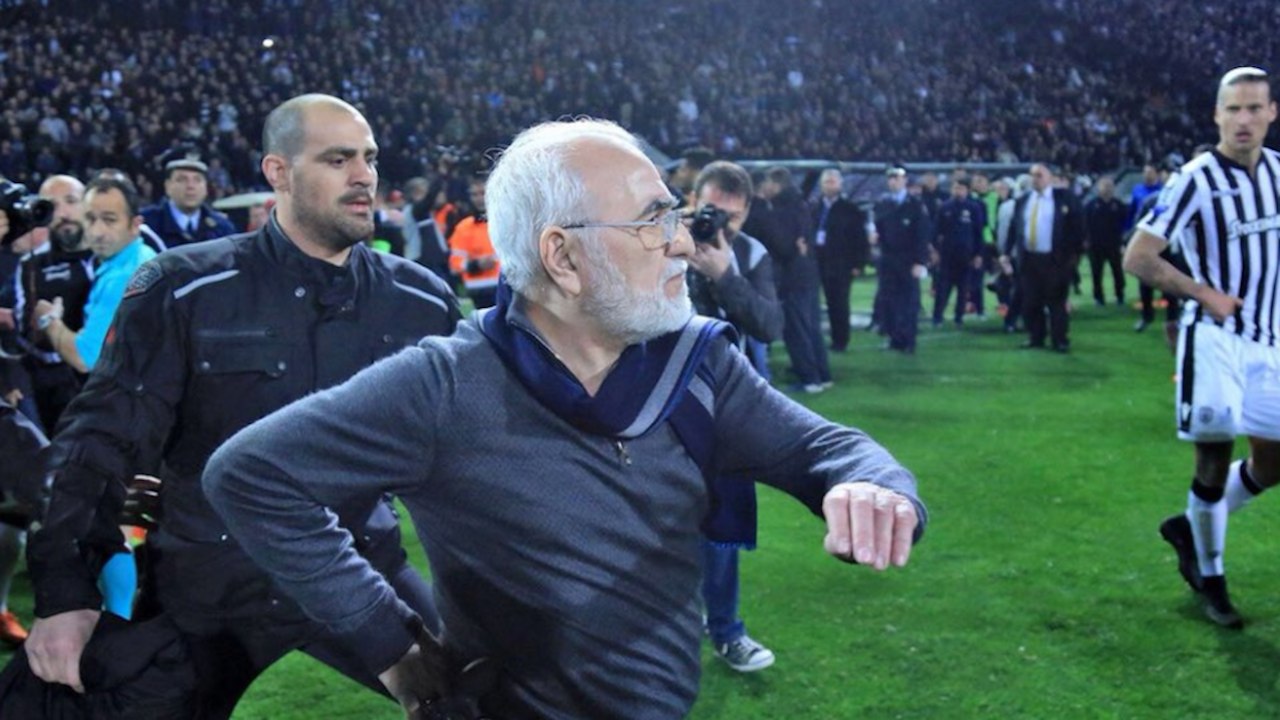 PAOK : Le président Ivan Savvidis envahi le terrain avec un pistolet !