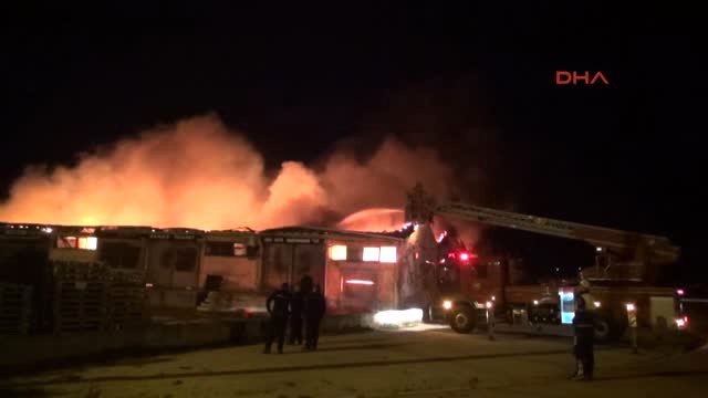 Çanakkale'de Sebze ve Meyve Halinde Büyük Yangın