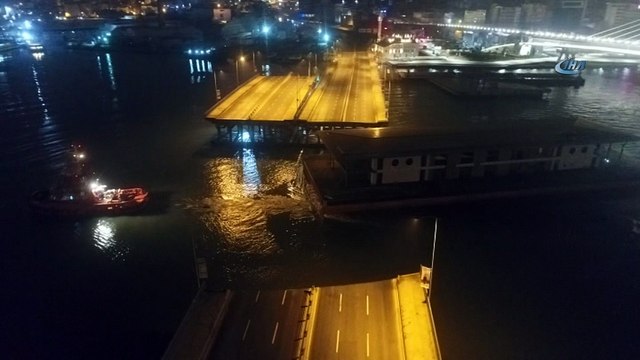 Yüzer iskele havadan görüntülendi... Karaköy İskelesi Haliç Tersanesine getirildi