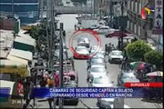 Surquillo: captan a delincuente disparando a hombre desde vehículo en marcha