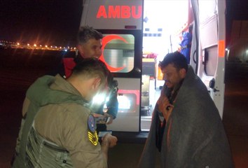 Kayalıklara Sürüklenen Yattaki Şahıs Helikopterle Kurtarıldı