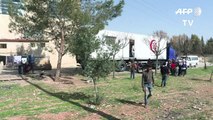 مدنيون خرجوا من الغوطة الشرقية يتملكهم القلق على مصير عائلاتهم المحاصرة