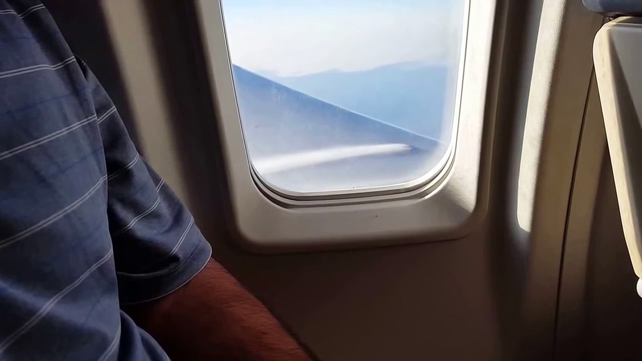 JEDAN OD PUTNIKA U AVIONU je pogledao kroz prozor, ono što je VIDEO mu je ZALEDILO KRV u žilama