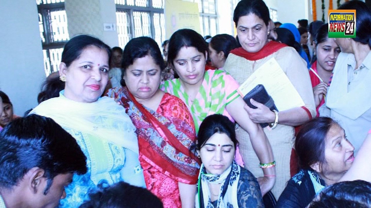 world womens day par delhi polish dwara lagaya gya pat club ||