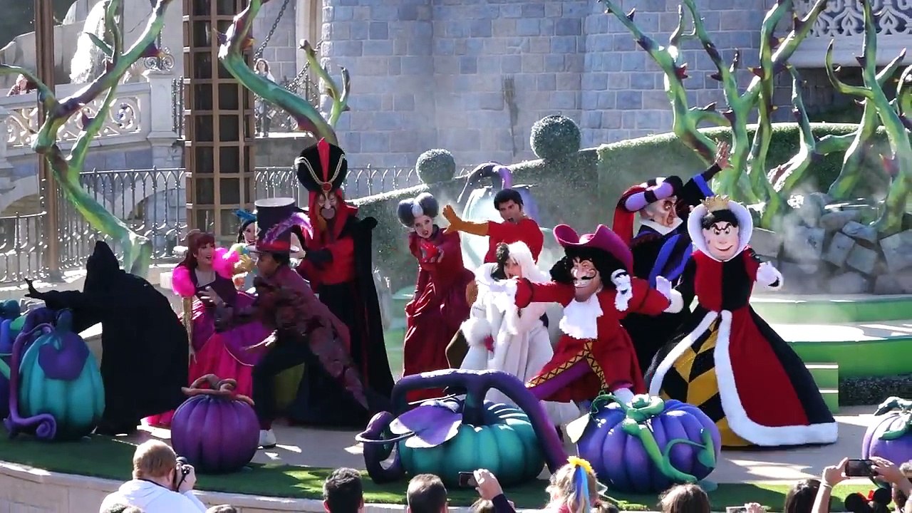 Its good to be bad with the Disney Villains Halloween new at Disneyland Paris