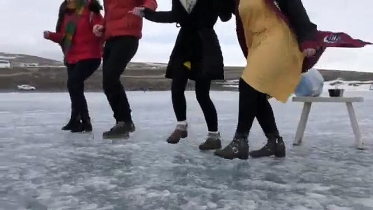 Donmuş Gölde Doğum Günü Kutlaması