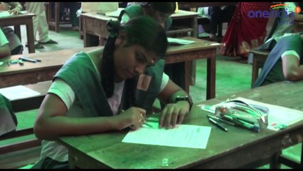 மாணவிகளை செல்போனில் படம் எடுத்த ஆசிரியர் ! தேர்வு அறையில் விபரீதம்- வீடியோ