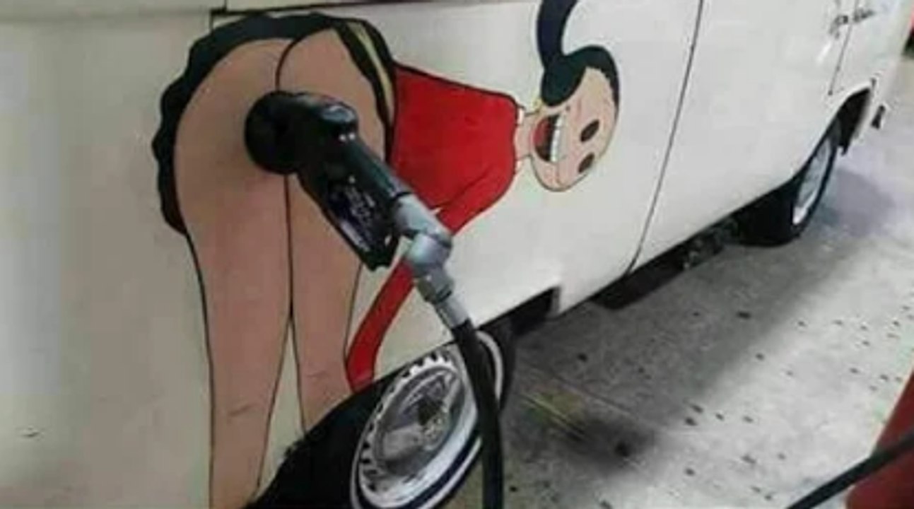 Ridicule Le Cas De La Station D'Essence Ridiculous Case At The Gas Station