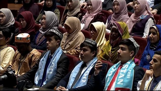 Cumhurbaşkanı Erdoğan: 'Dünyaya sesleniyorum, siz ne yapıyorsunuz? Siz bombalarla Doğu Guta'da binlerce, çocuk, yaşlı, kadın, bu insanları öldürürken, Suriye'de bir milyona yaklaşan insanı öldürürken, biz sadece mazlum olanlara yardım elin