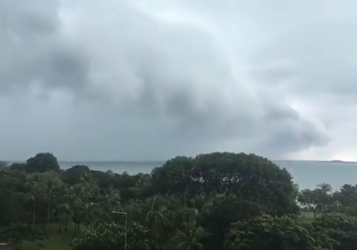 Ominous Clouds Loom Off Darwin Coast as Cyclone Bears Down