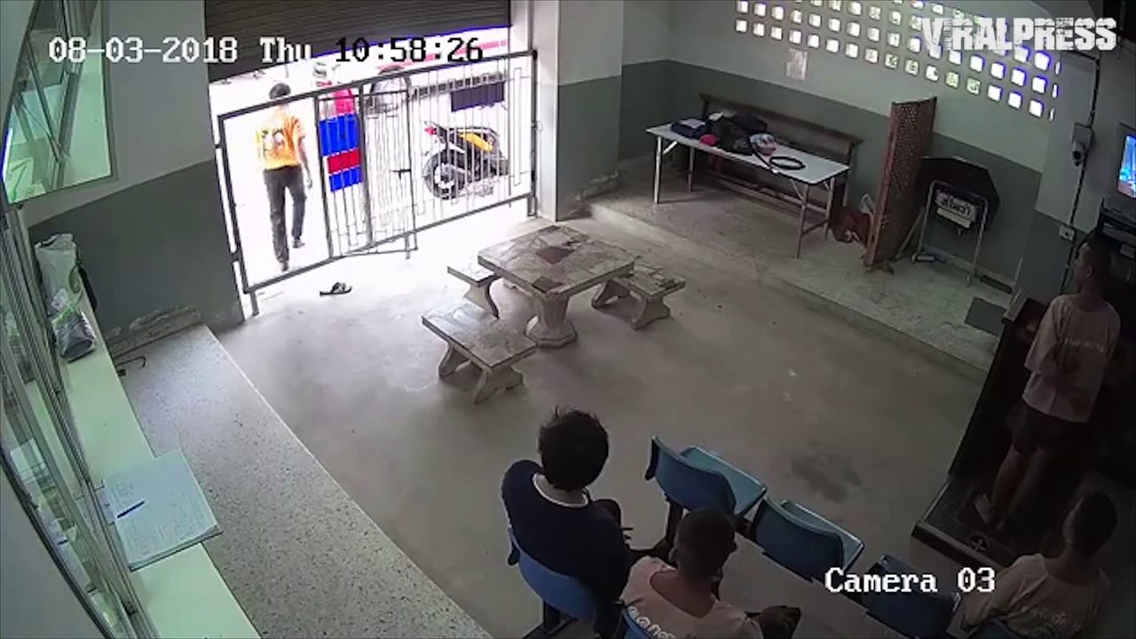 Prisoner Escapes Through Gate