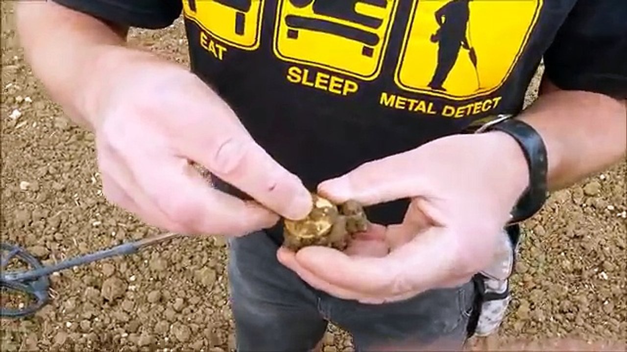 Gold George İ Guinea Found Metal Detecting With XP Deus!