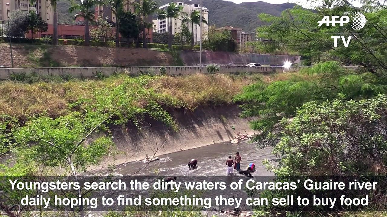 Venezuelans search for treasures in capital's dirtiest river