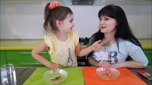 Супер мама против Красотули Скитлс Челлендж Вызов принят