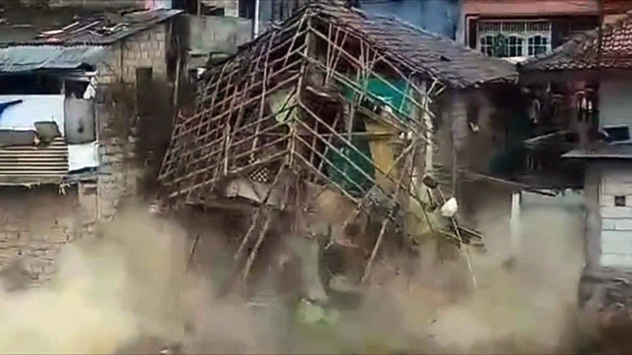 Detik-Detik Rumah Hancur Tergerus Air di Bogor