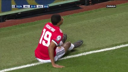 Servi par Lukaku, Jesse Lingard croise bien sa frappe et oblige Rico à une belle détente sur sa droite