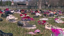 Miles de zapatos en Washington para exigir control de armas