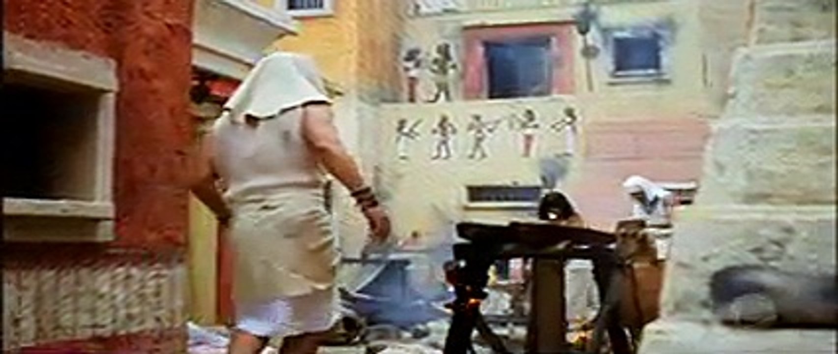 Os dez mandamentos (Capítulo Completo do dia 13/02/18) Moisés e Arão da a notícia a família que a praga só parou porque Ramsés deixou o povo partir, mas depois do soberano do Egito fazer uma vistoria em Pi-Ramsés, ou também Per-Ramsés