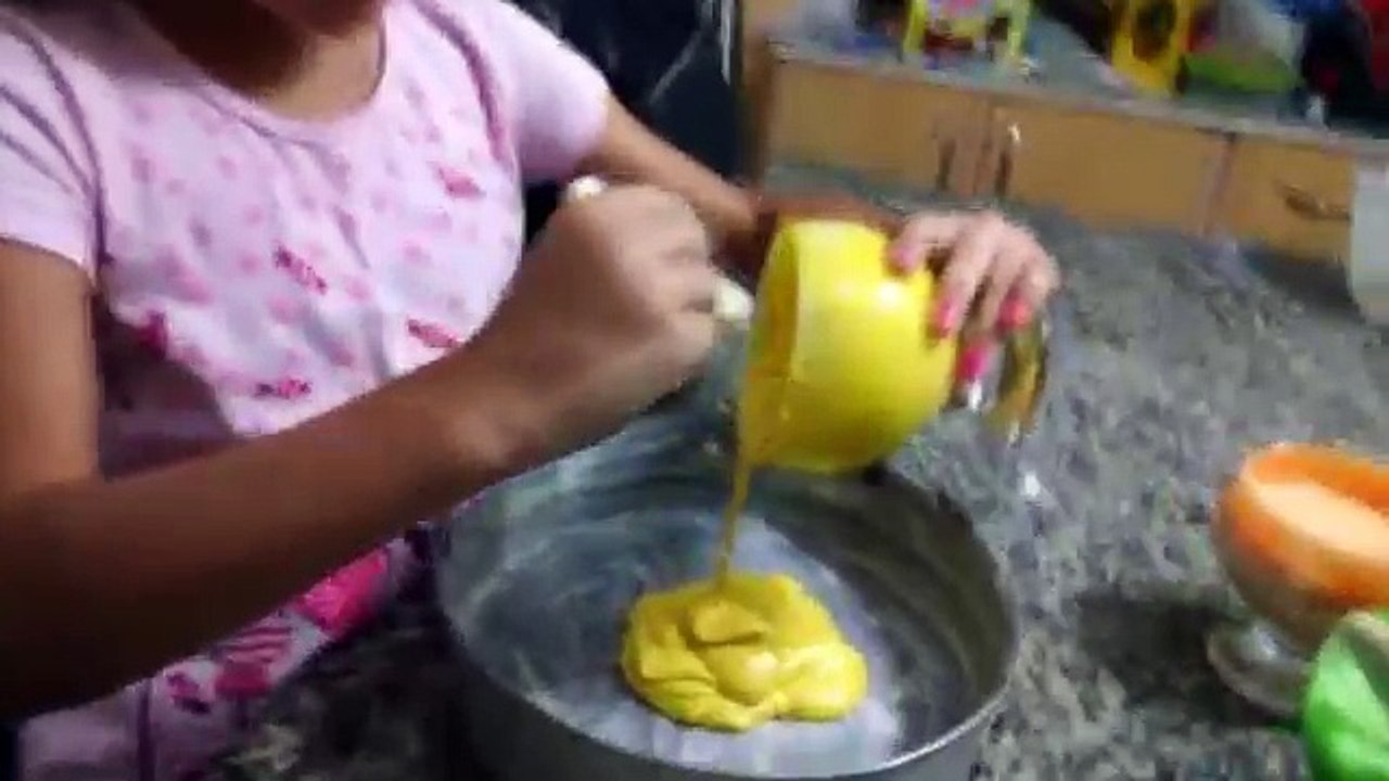 Vamos cozinhar? Bolo colorido #NiniNaCozinha