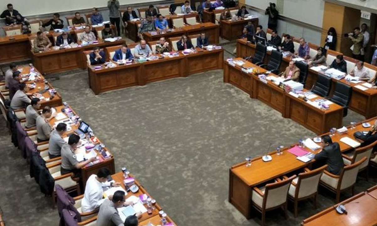 Komisi III DPR Bahas Isu Pengamanan Pilkada Dengan Kapolri