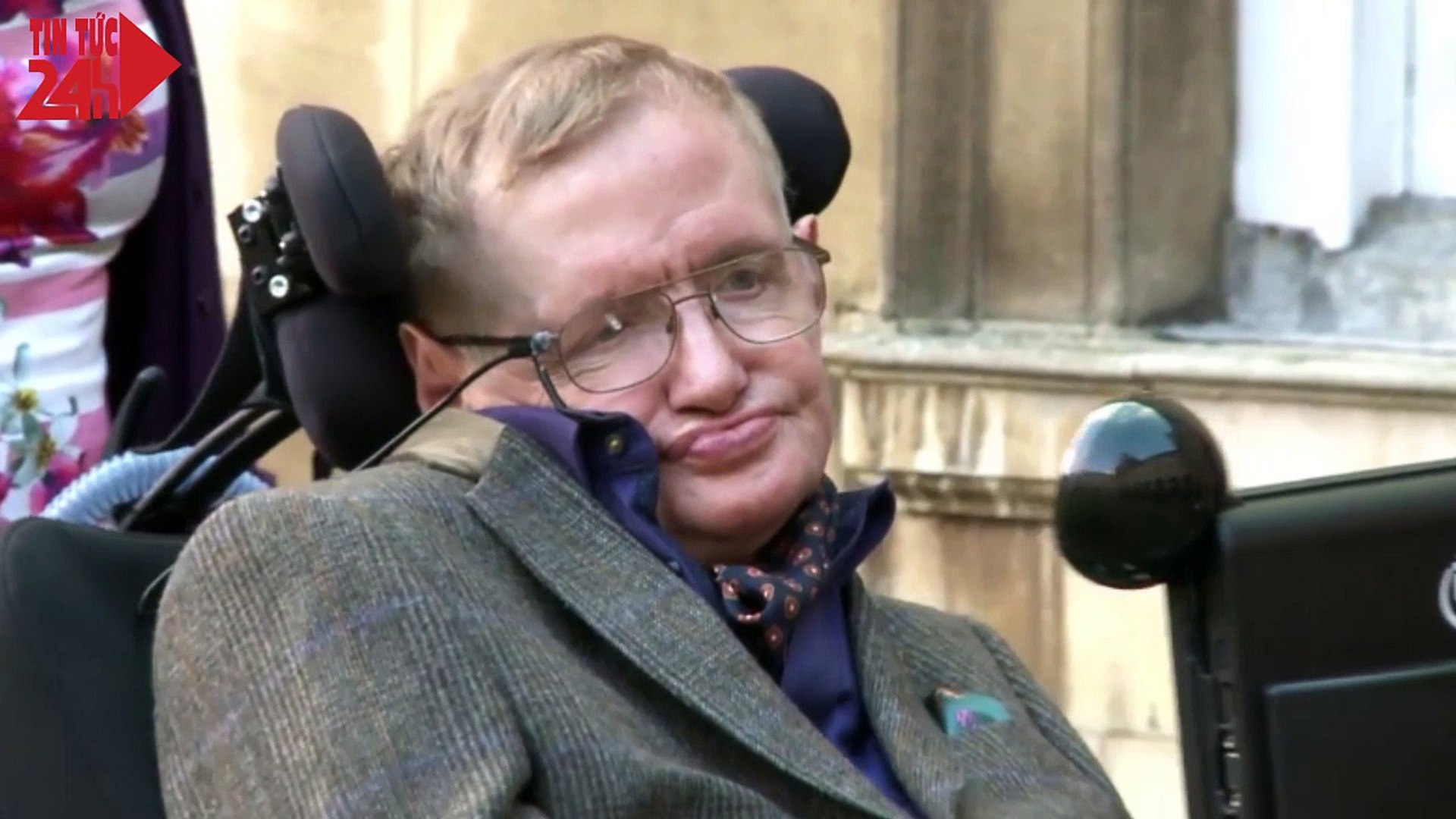 Thiên tài vật lý Stephen Hawking qua đời ở tuổi 76