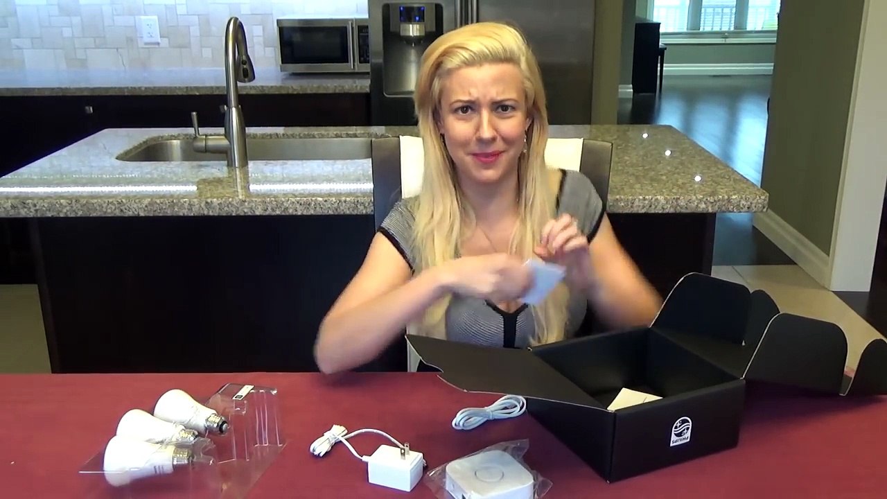 Philips Hue Starter Kit setup review and unboxing