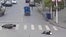 Des automobilistes s'unissent pour arrêter un homme qui vient de renverser un scooter