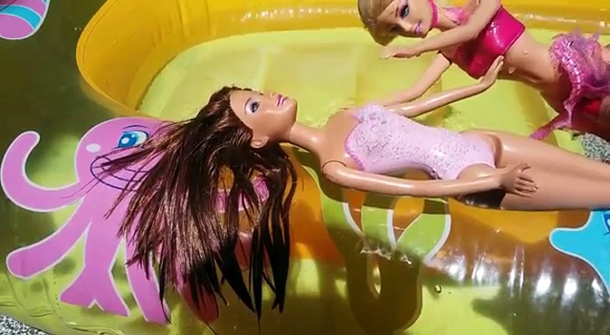 Barbie se transforma Em sereia!! Em português