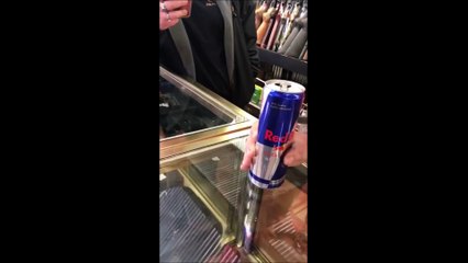 Il trouve une souris morte au fond de son RedBull